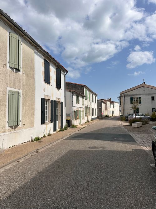 Free Charming village street with traditional European houses under a bright sky. Stock Photo