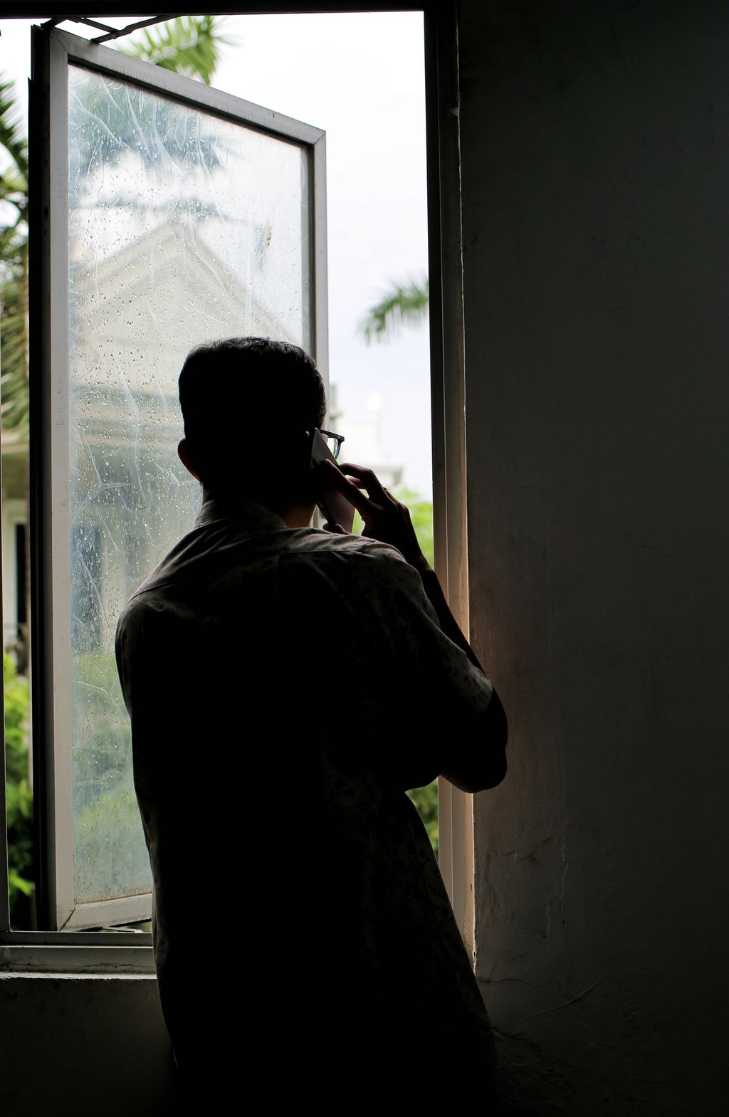 Making a call at home using wifi calling when mobile signal is weak