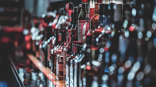 Foto De Enfoque Selectivo De Botellas De Alcohol