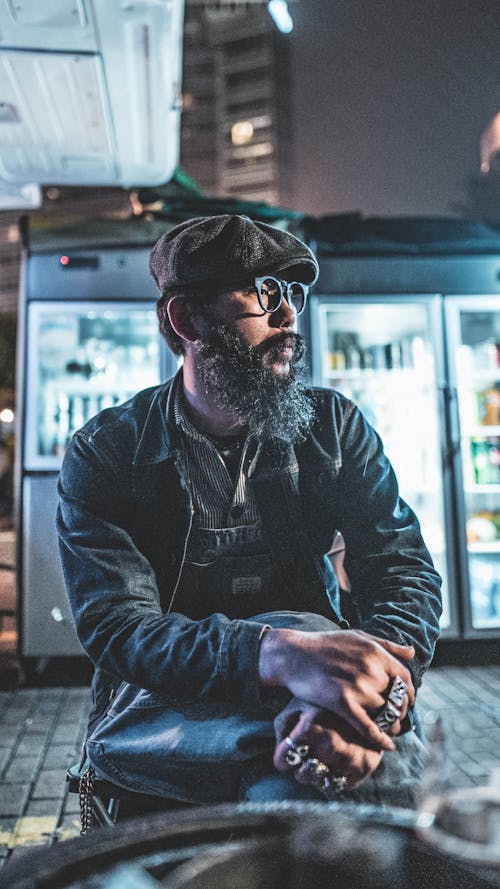 Foto Del Hombre Vestido Con Anteojos Negros