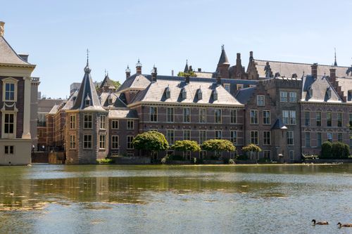 Free Scenic view of the Binnenhof and Hofvijver in The Hague on a sunny day. Stock Photo