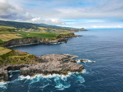 Free Discover stunning coastal landscapes and rocky cliffs by the Atlantic Ocean in the Azores. Stock Photo
