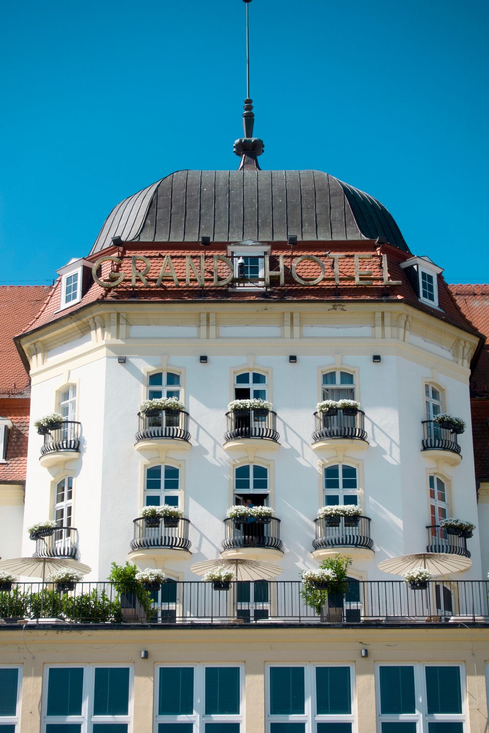 Elegant Historic Grand Hotel Facade Under Blue Sky · Free Stock Photo