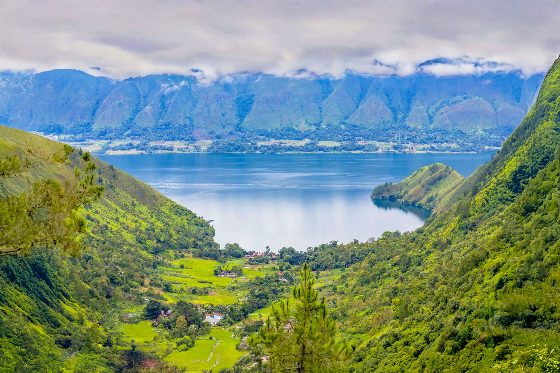 Menjelajahi Keajaiban Danau Toba Samosir: Surga Tersembunyi di Jantung Pulau Sumatera