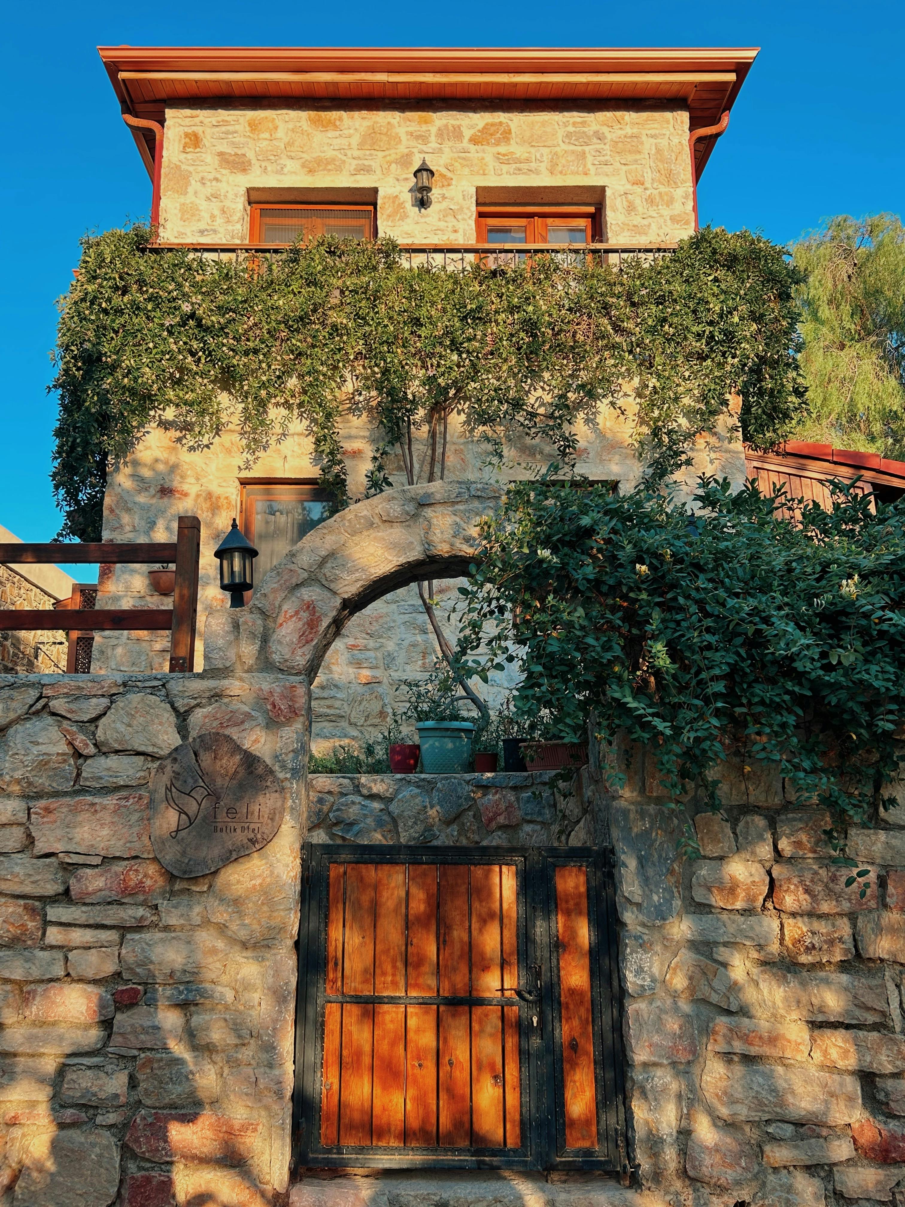 Rustic Country Garden, Northwood