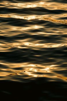 Sonnenuntergang & Wasser auf schwarzem Hintergrund – OLED Motiv