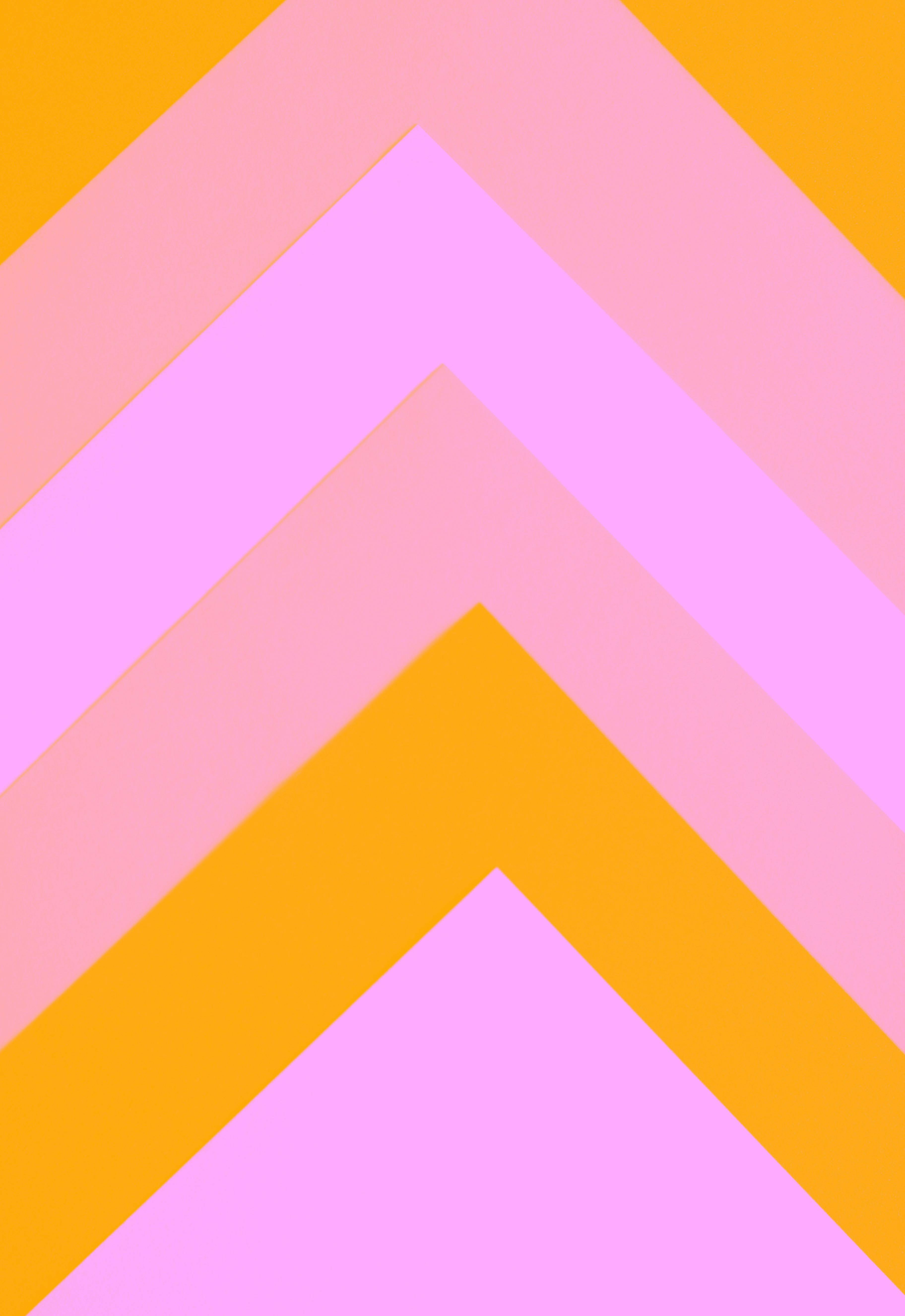 Ücretsiz Pembe ve turuncu renklerin bir araya geldiği canlı soyut şerit deseni, modern tasarım projeleriniz için mükemmel. Stok Fotoğraflar