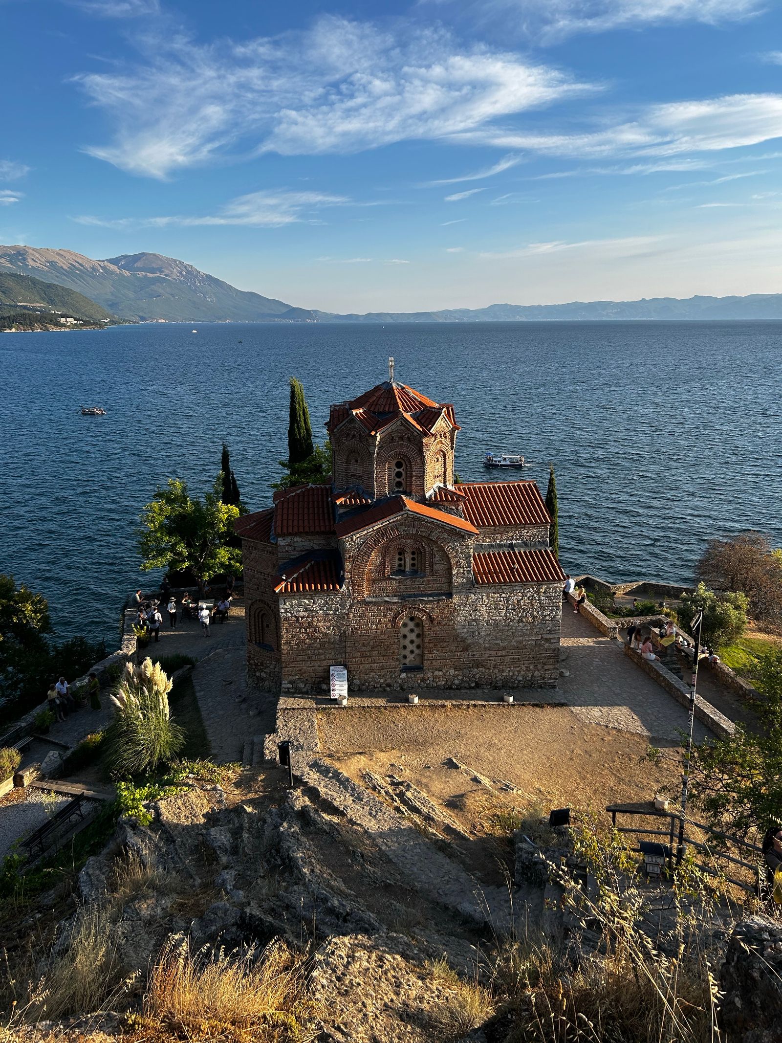 L’église Saint-Jean de Kaneo au-dessus du lac d’Ohrid, Macédoine du Nord