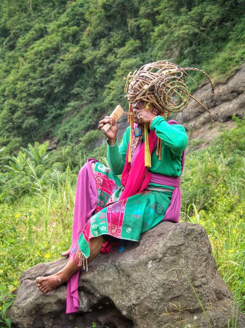 Free Vibrant portrait of a traditional Indonesian dancer in West Java's lush landscape. Stock Photo