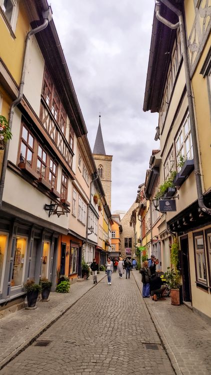 Charming Cobblestone Street in Historic European Town · Free Stock Photo