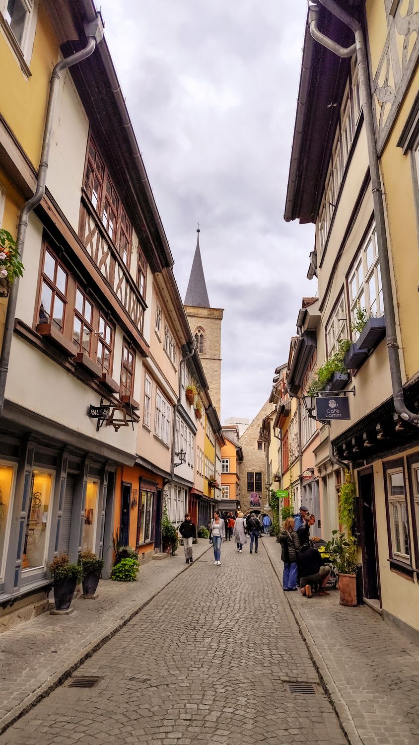 Charming Cobblestone Street in Historic European Town · Free Stock Photo
