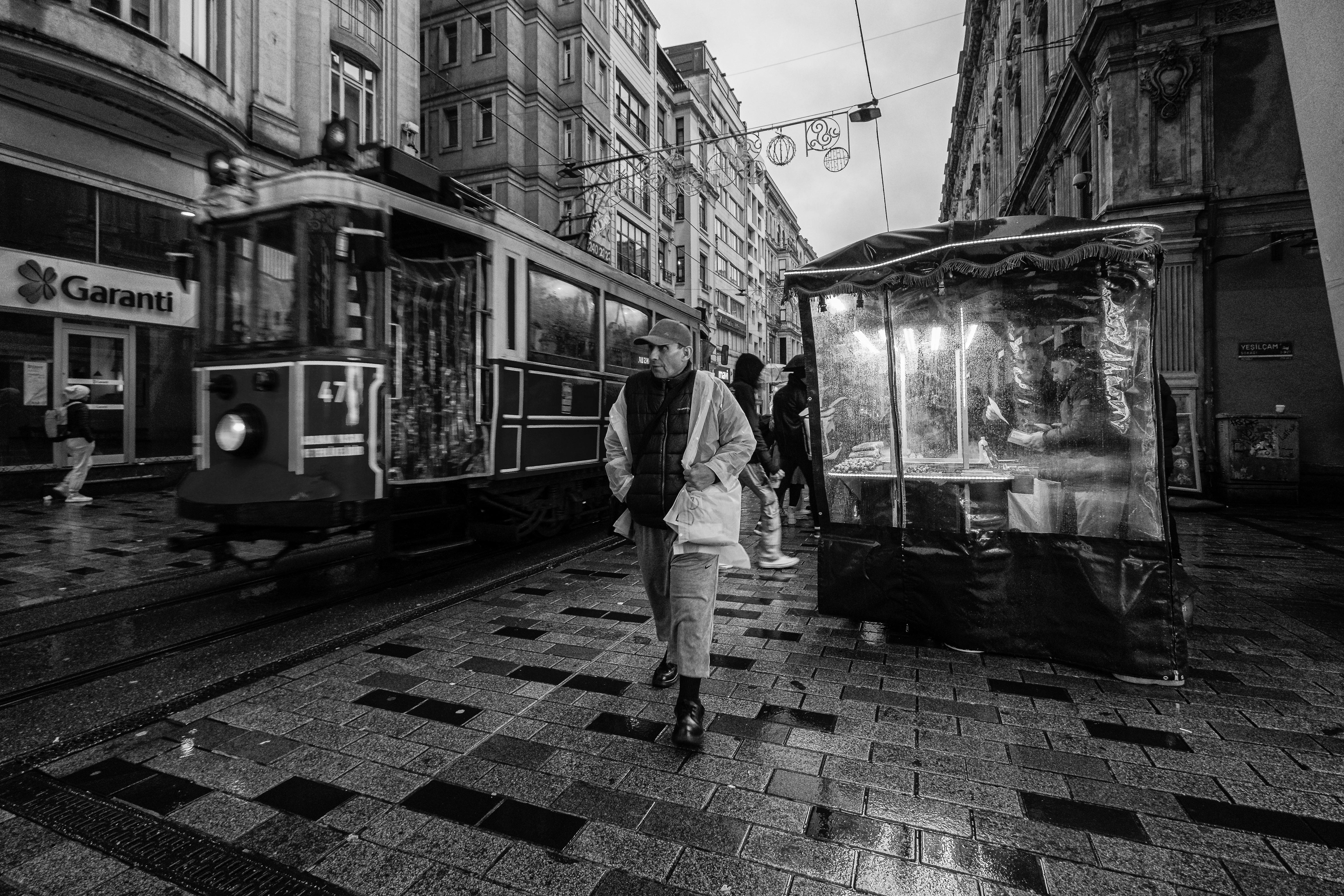 Viral Video Strategies: How to Use Trends to Your Advantage - Featured Image