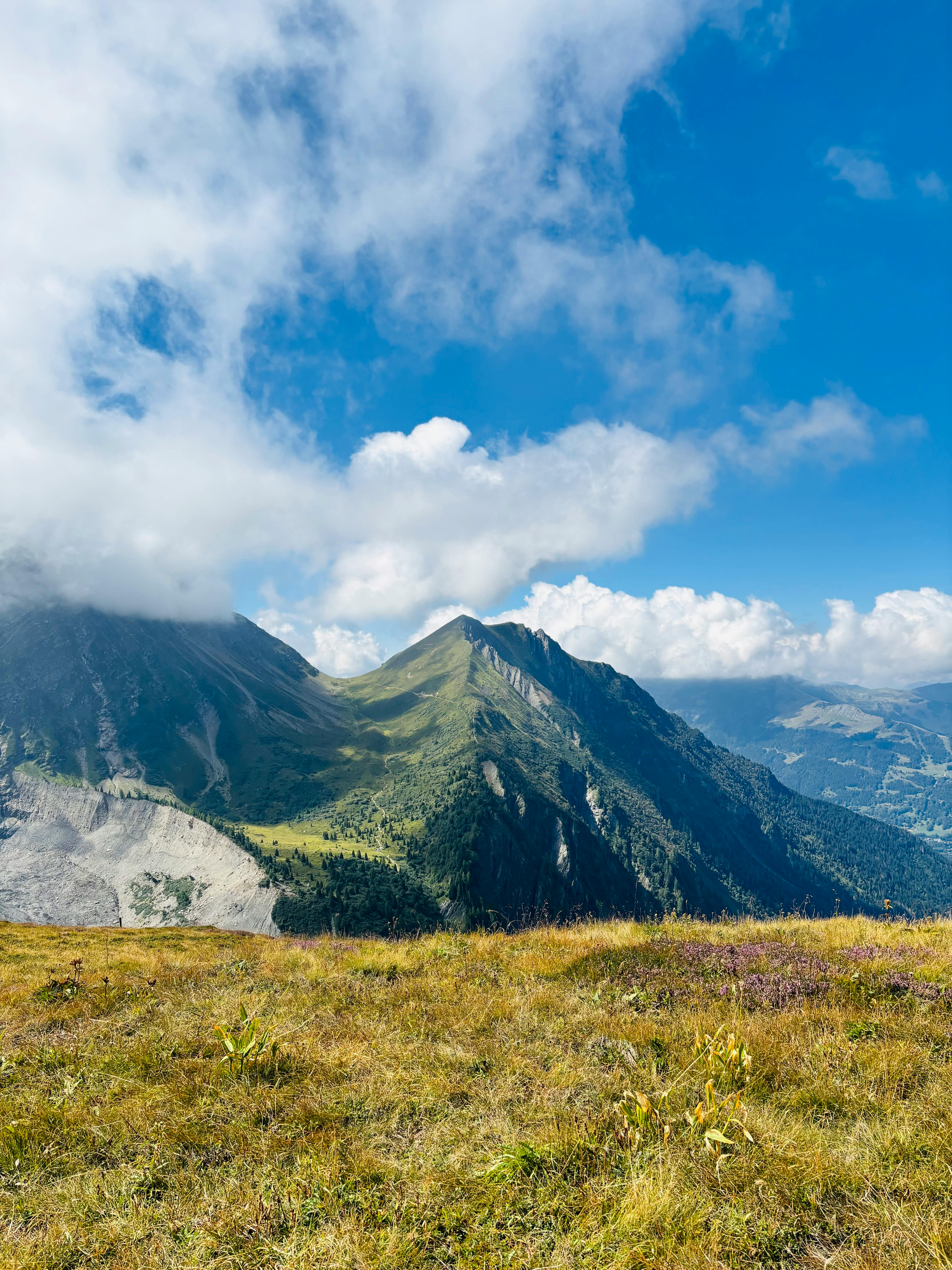 Stunning Mountain Landscape with Green Peaks · Free Stock Photo