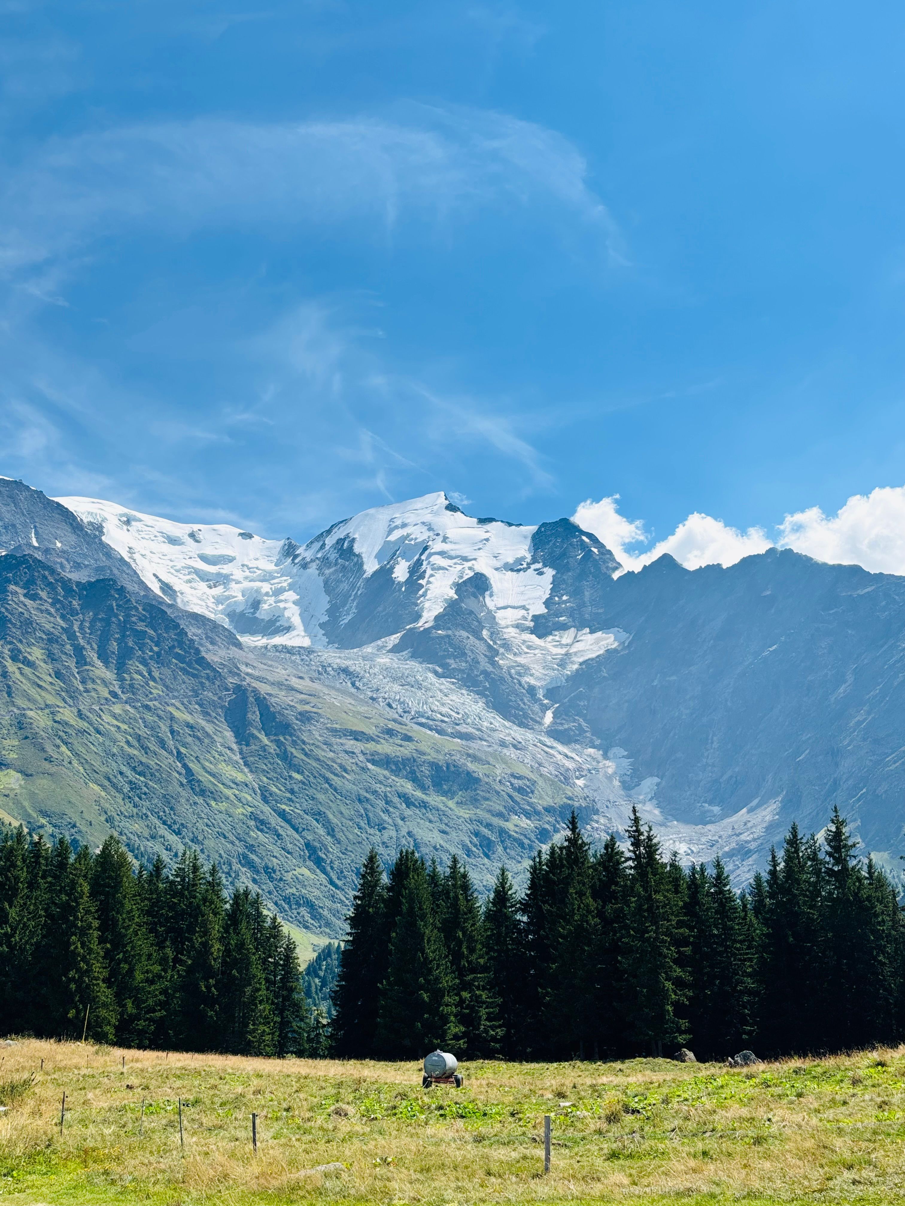 Serene Alpine Landscape with Majestic Mountains · Free Stock Photo