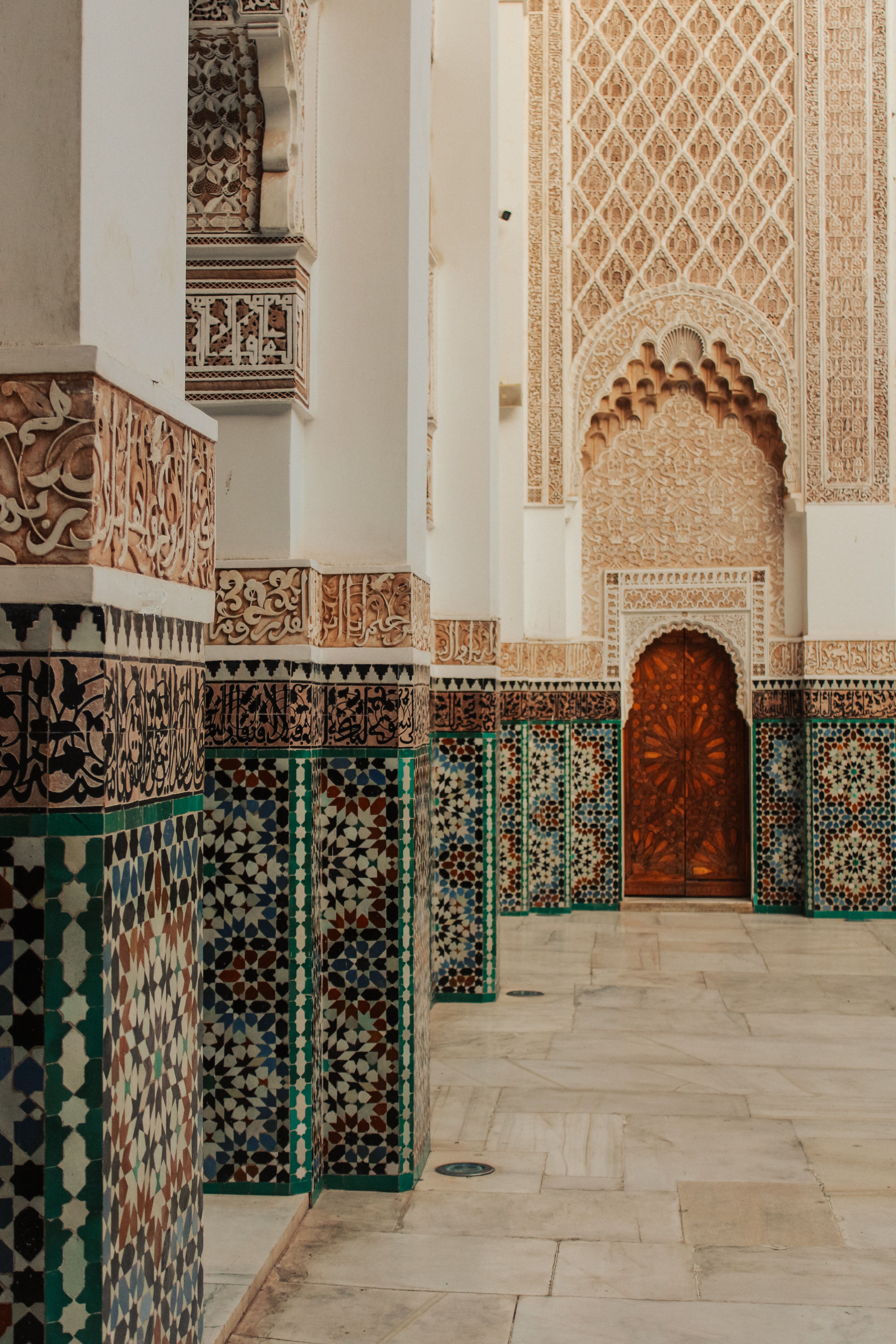 Intricate Moorish Architecture with Tile Patterns · Free Stock Photo