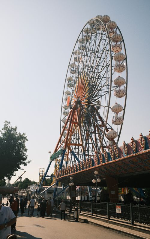 Free Large Ferris wheel in an amusement park during the day with clear sky. Stock Photo