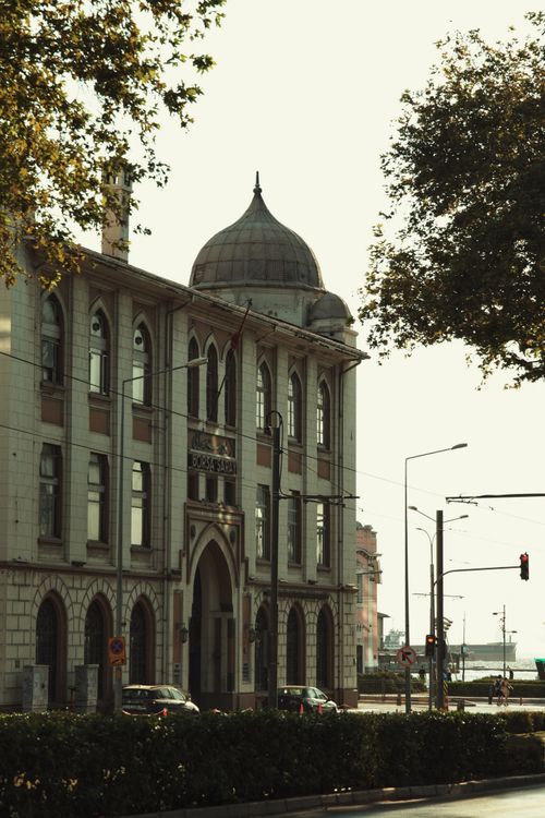 Free A historic building in İzmir, Türkiye, capturing the essence of Ottoman architecture at sunset. Stock Photo