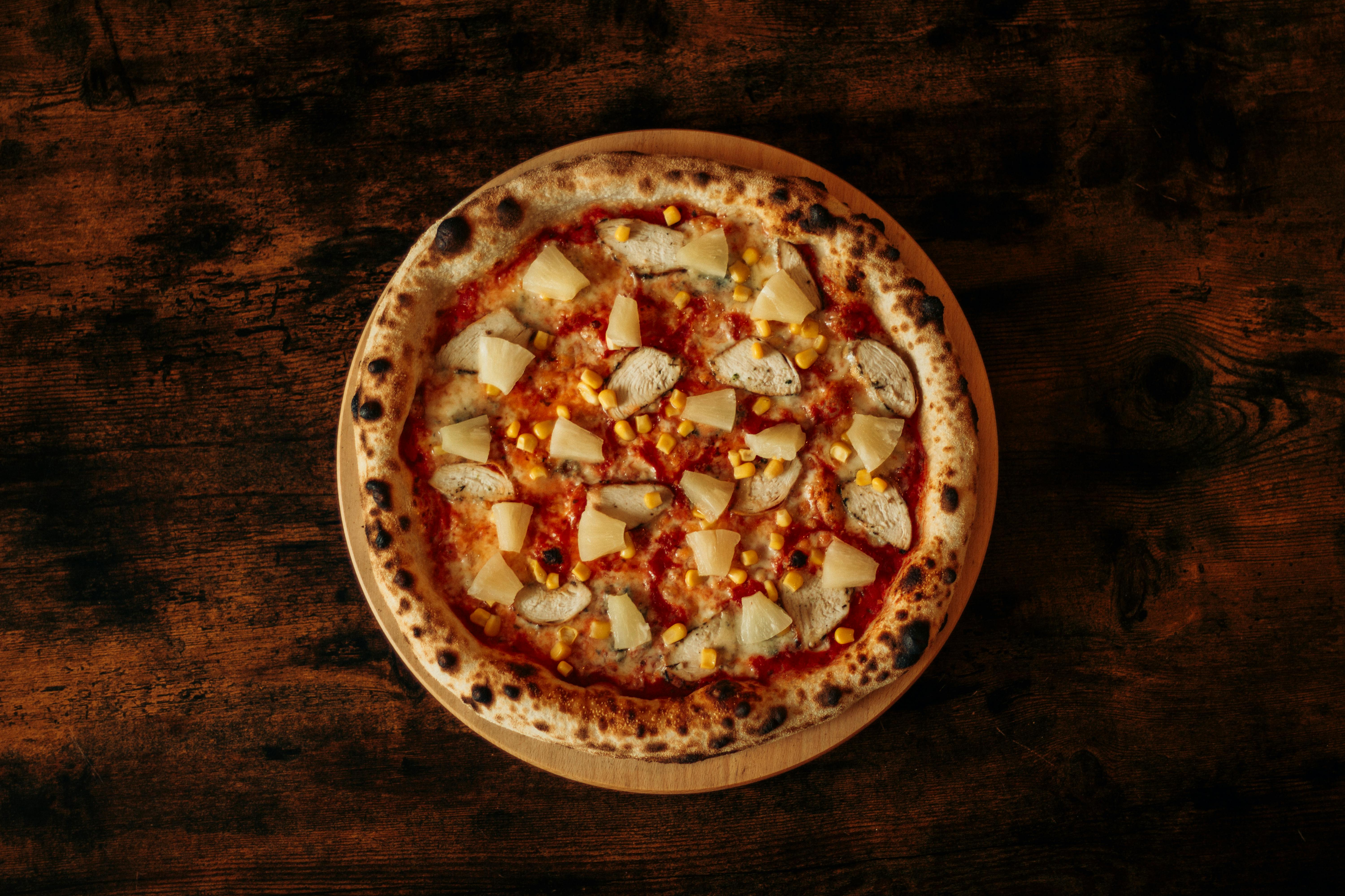 Unconventional Ingredient Pairings: Pineapple and Pizza
