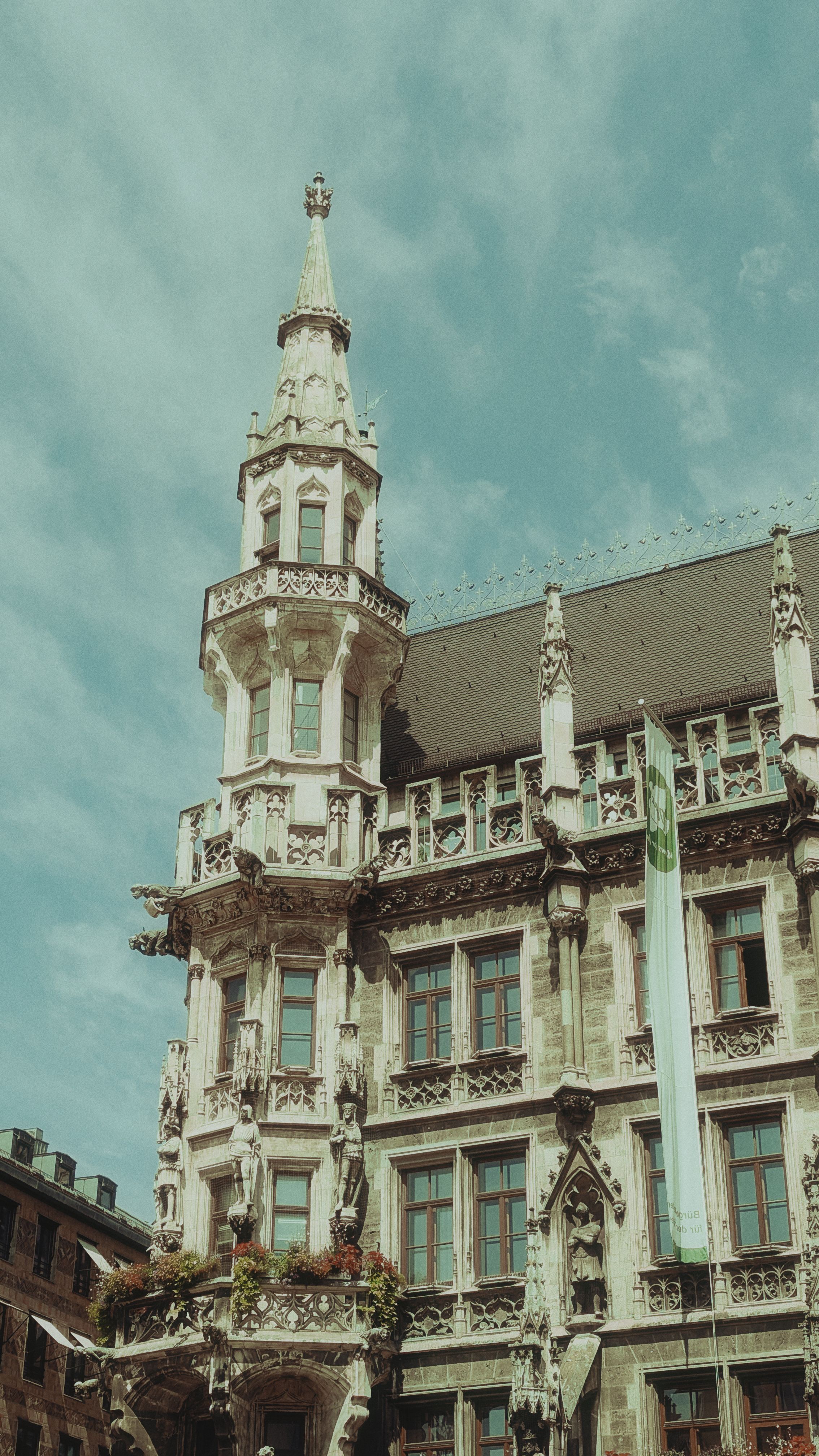 Gratis Oppdag den fantastiske nygotiske arkitekturen på Marienplatz i München, Tyskland. Arkivbilde
