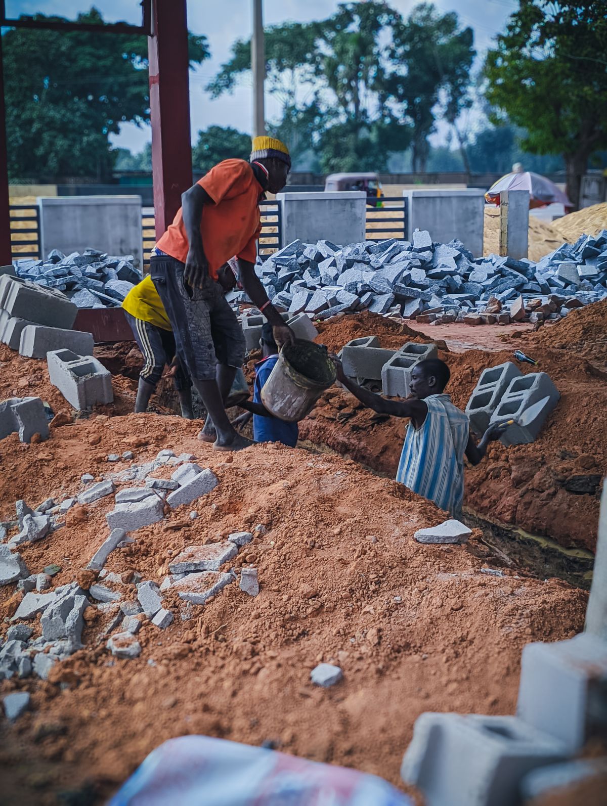 Travailleurs africains sur chantier