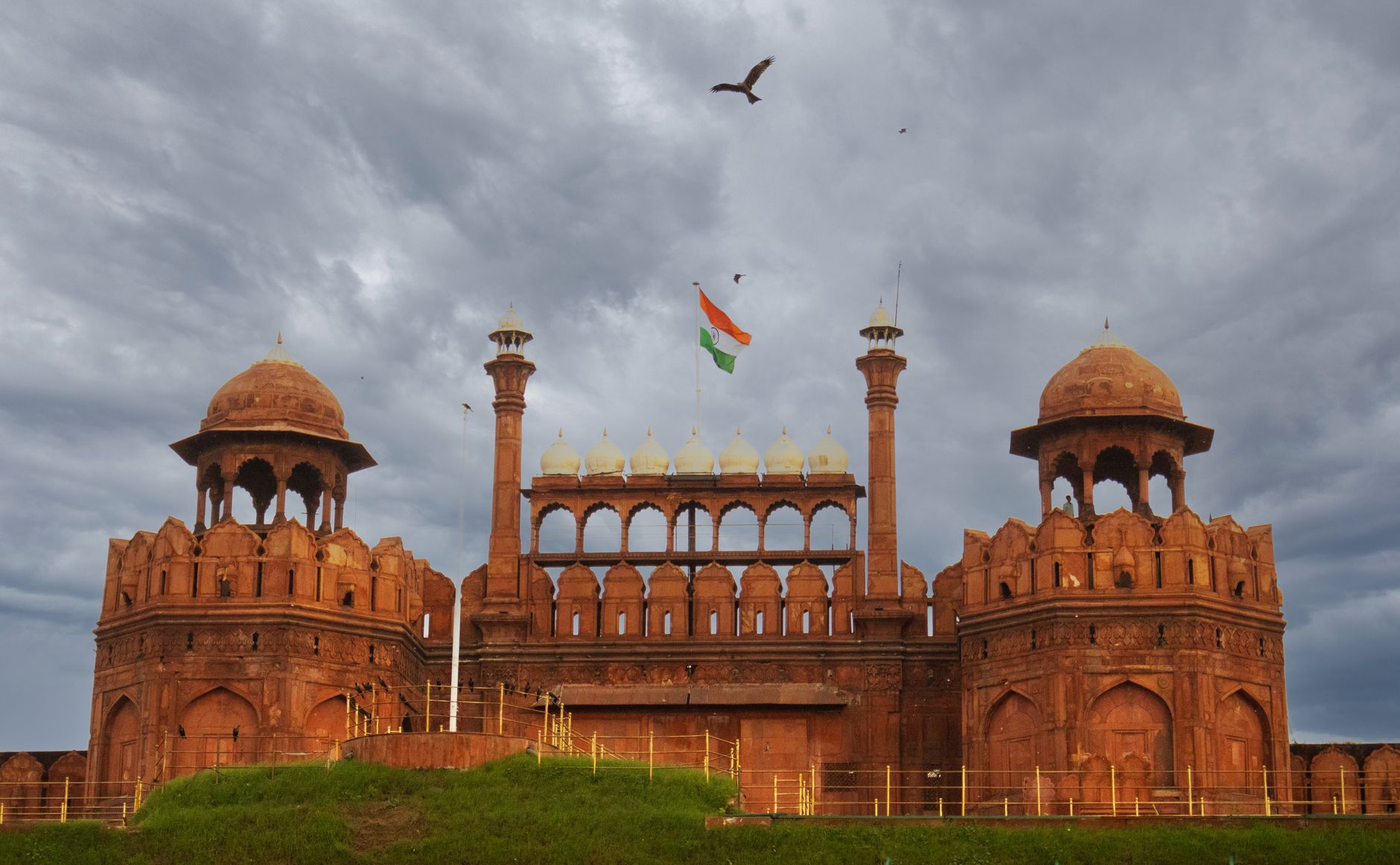 Featured image for the article: Delhi weather: Light rain likely during Red Fort Independence Day ceremony