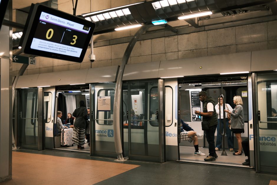 Modern platform of a Metro de Panama train station