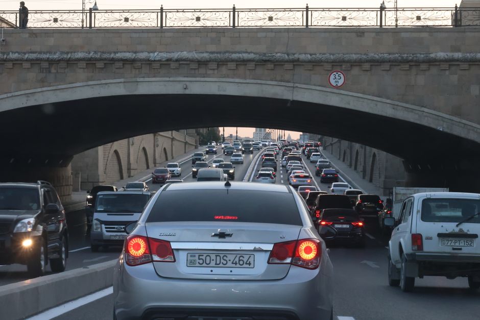 Immagine di copertina: Agosto rovente: Italia in coda sotto la morsa del caldo e del traffico