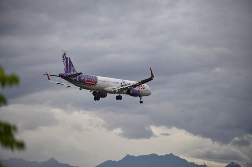 Free Commercial airplane descending against a dramatic cloudy backdrop in Đà Nẵng, Vietnam. Stock Photo