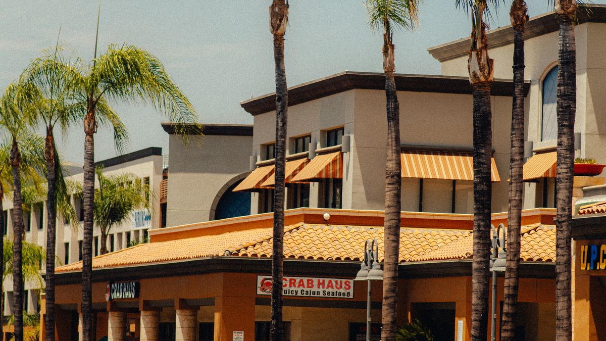 feature image of Commercial Real Estate in Deltona & West Volusia: 2026 Opportunities