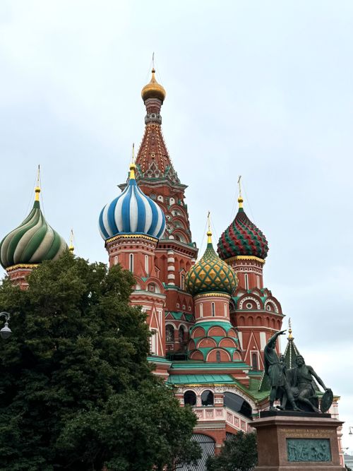 Free Iconic St. Basil's Cathedral with vibrant domes in Moscow, Russia. Stock Photo