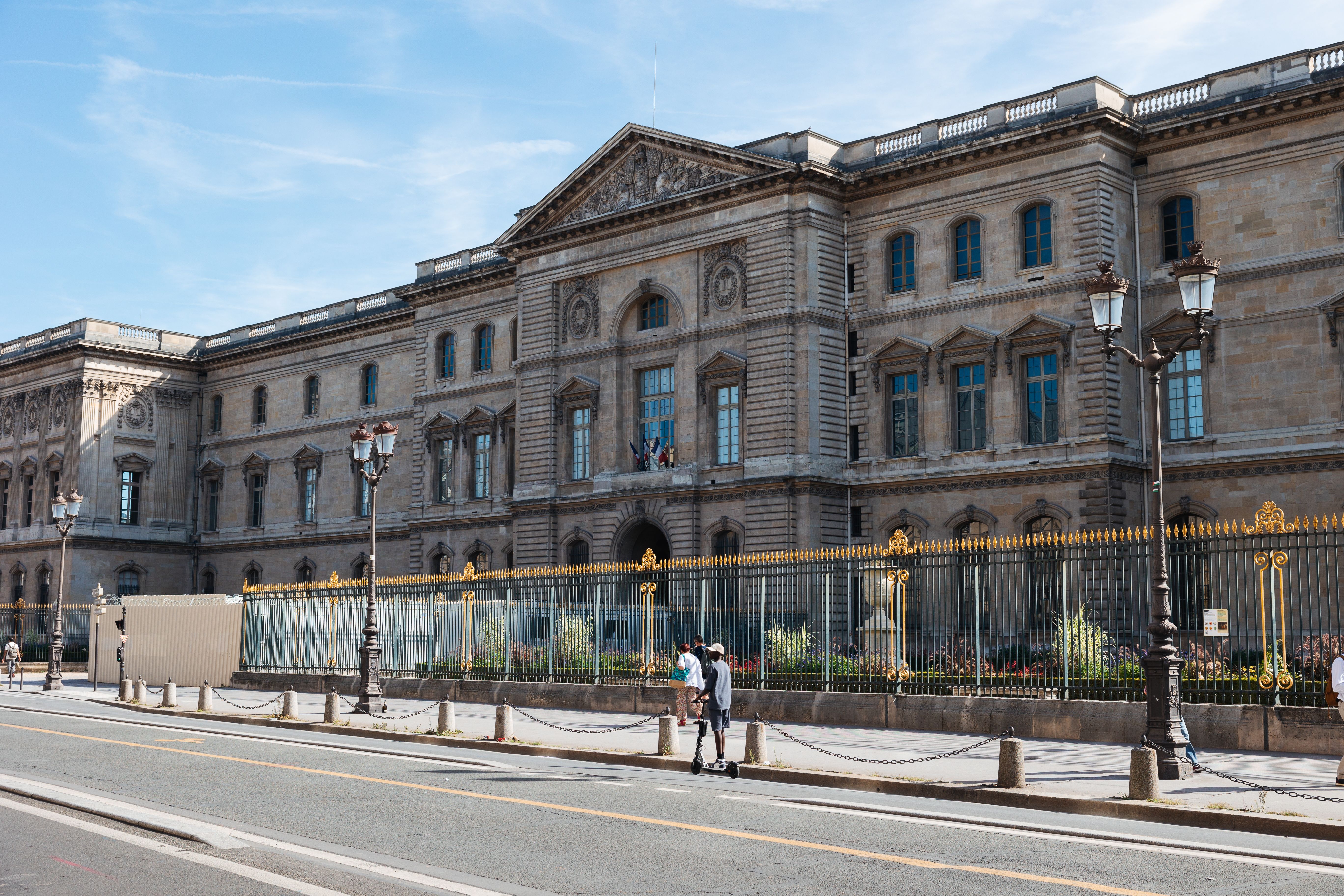 Comment Brigitte Macron a sauvé un million d’euros pour l’Institut français de la mode