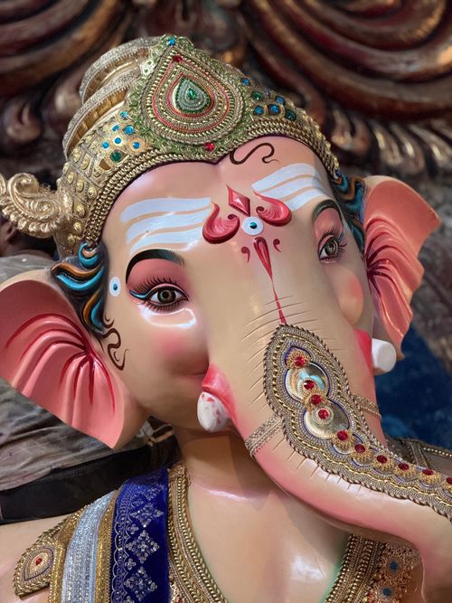 Free Close-up of a beautifully adorned Lord Ganesha idol showcasing intricate artistry and vibrant colors. Stock Photo