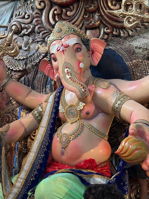 Free Detailed statue of Lord Ganesha adorned with ornate jewelry and vibrant colors. Stock Photo