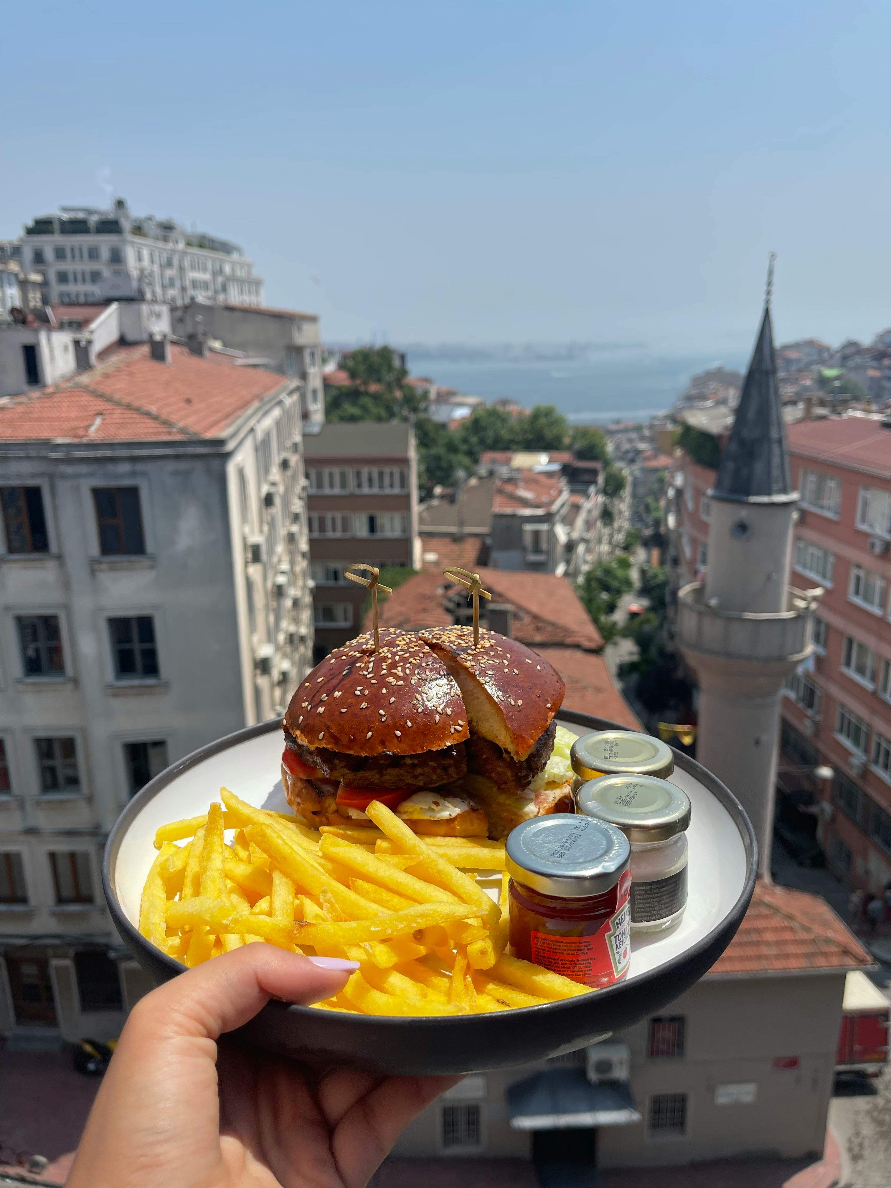 2025台北國際美食節盛大開幕 50家人氣名店齊聚漢堡嘉年華