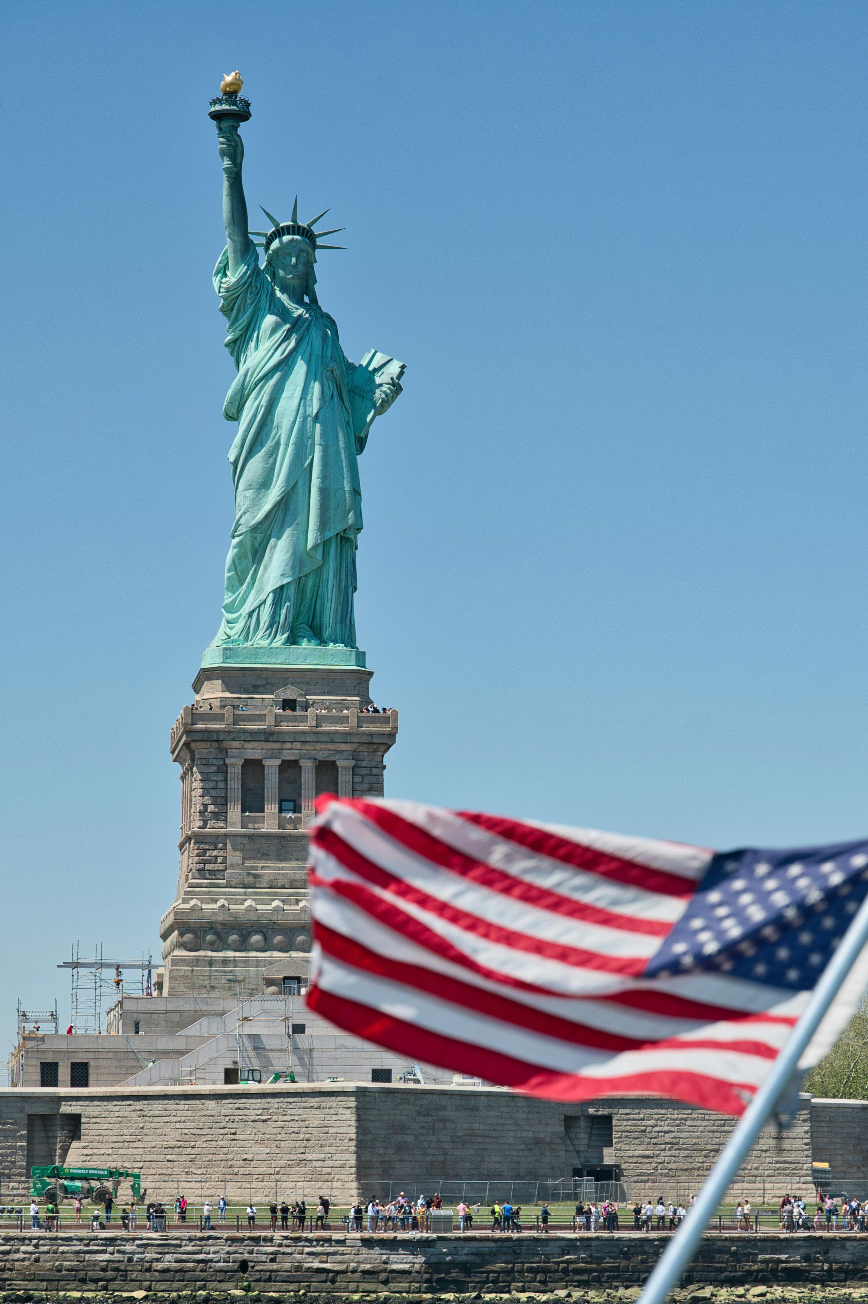 Poster Statua Della Libertà Con La Bandiera Americana - Foto 2