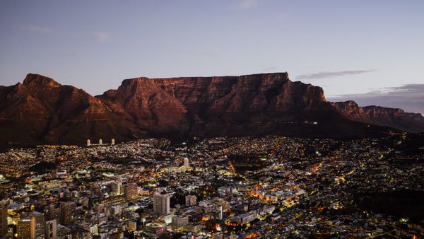 Cheap flights to Cape Town South Africa - Safari and wine tours