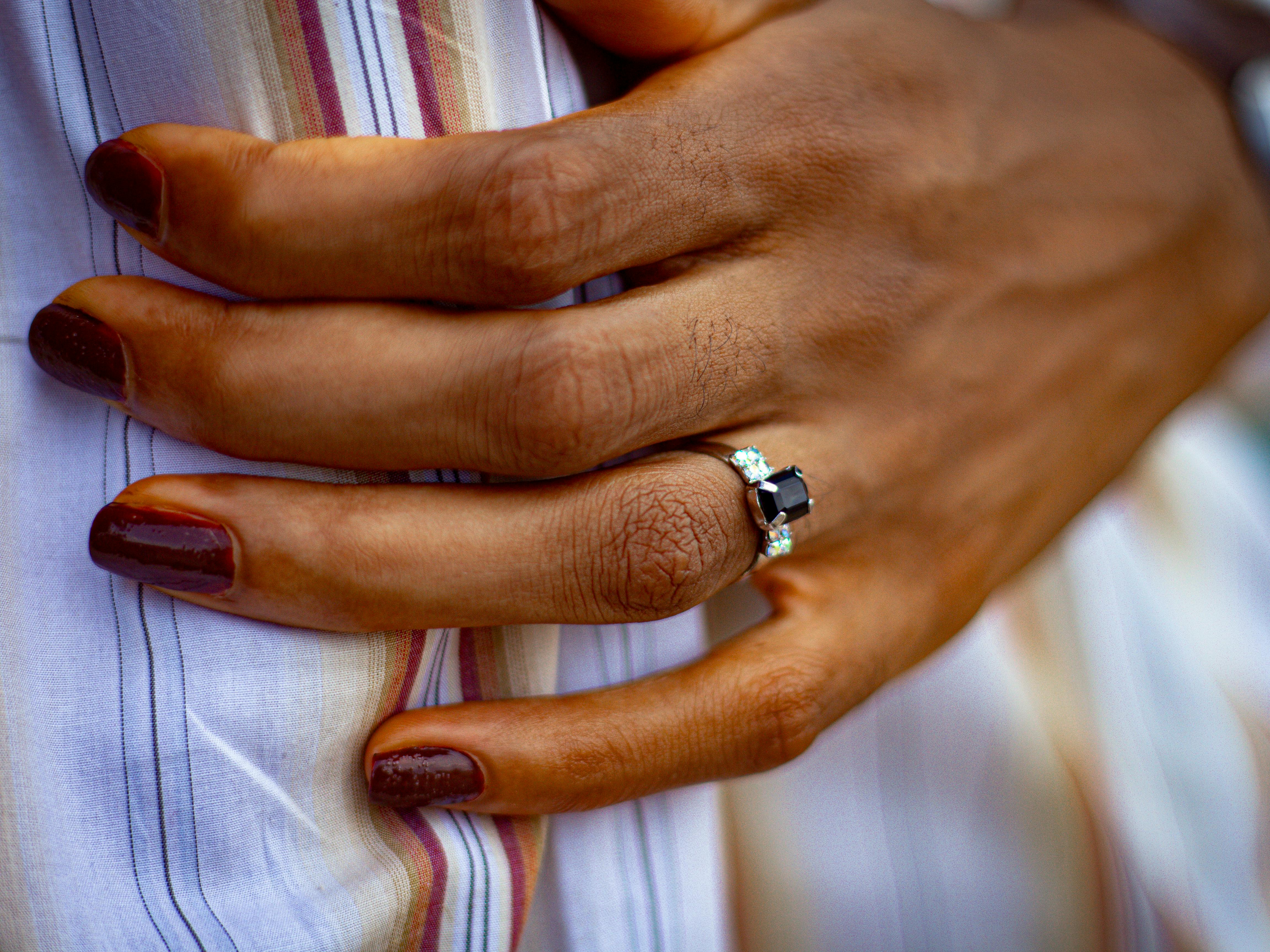 4. Aksesori: Tambahkan Sentuhan Personal Tanpa Membebani