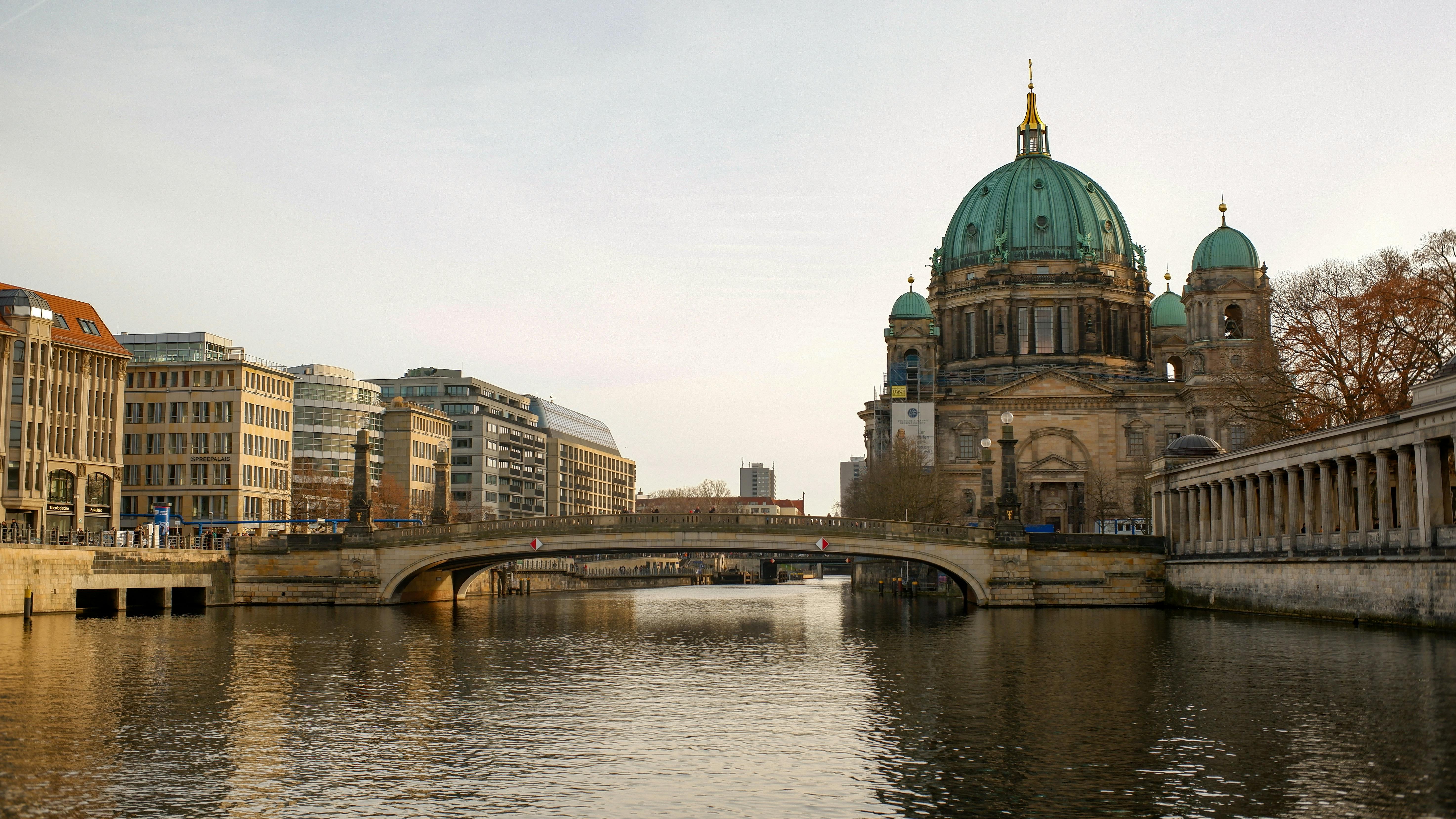 immigration lawyer berlin — Photo by Ivan Chumak on Pexels