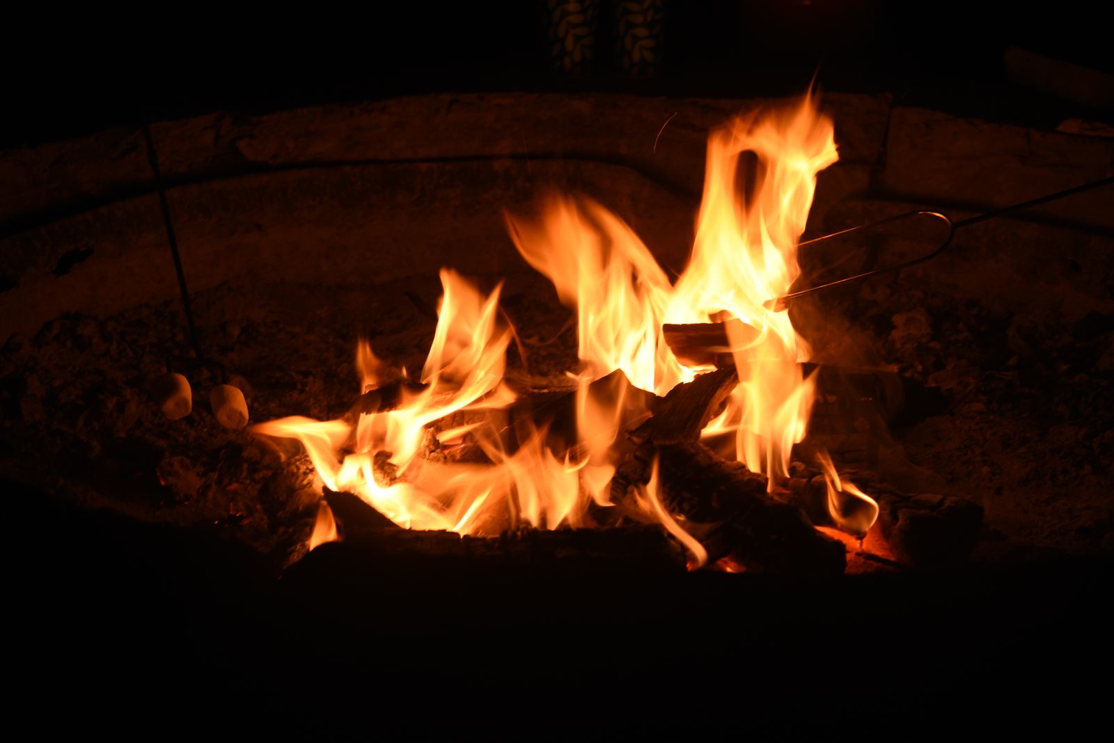 Roasting Marshmallows 4K wallpaper