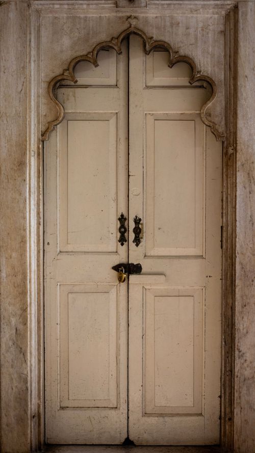 Free Classic antique door with intricate arch design in Udaipur, Rajasthan. Stock Photo