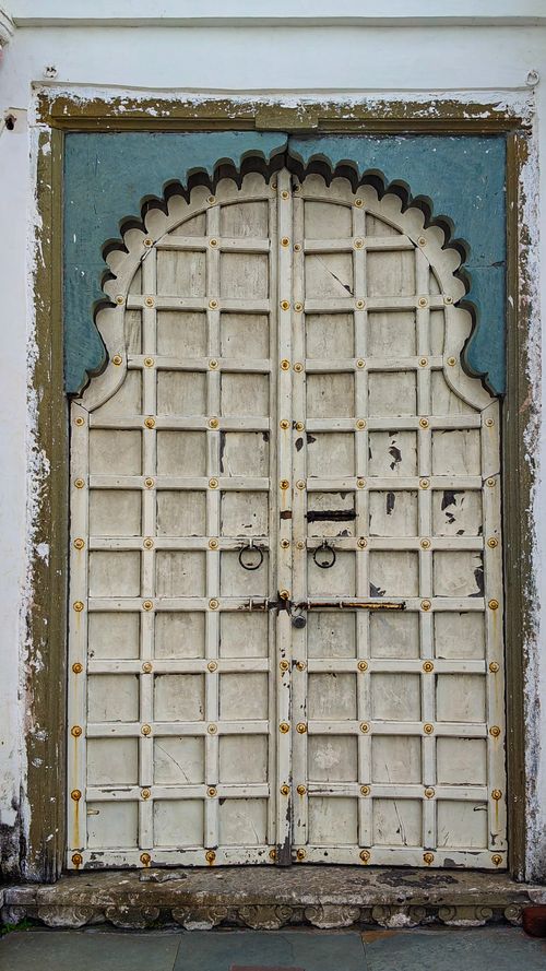 Free Antique ornate wooden door in Udaipur, showcasing traditional Indian architecture. Stock Photo