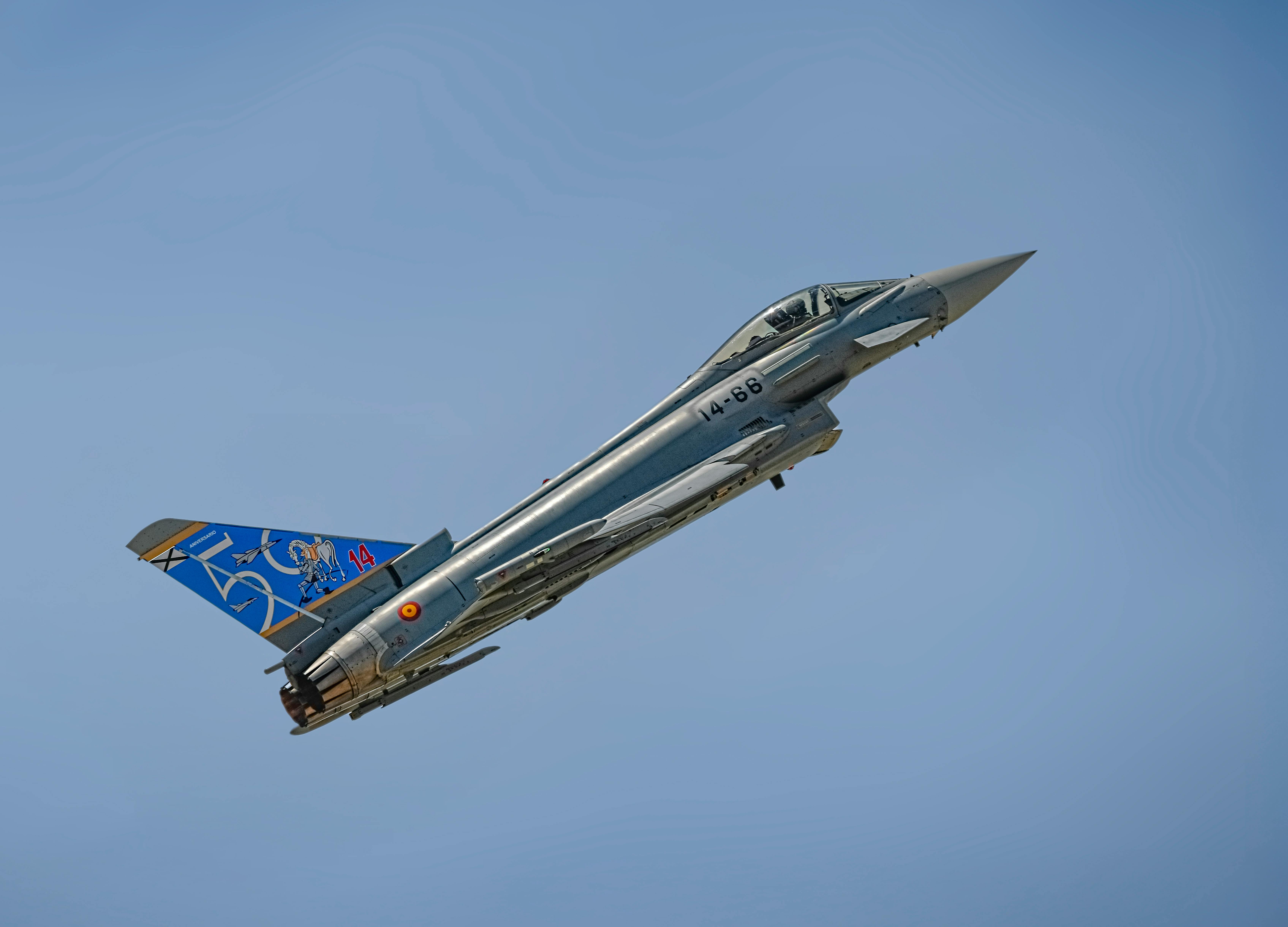 軍工股全面飆漲 元大航太防衛科技ETF今年報酬率超過44