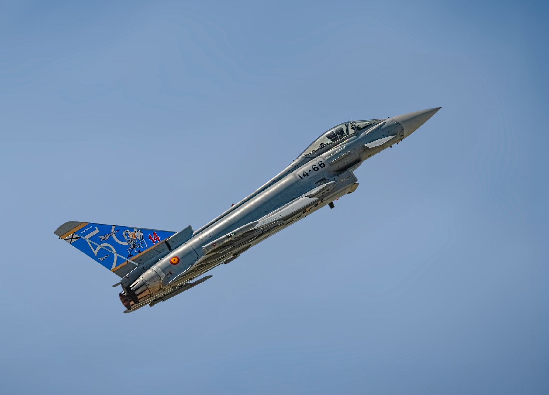 英国台风战机紧急升空,俄罗斯军机逼近领空引关注