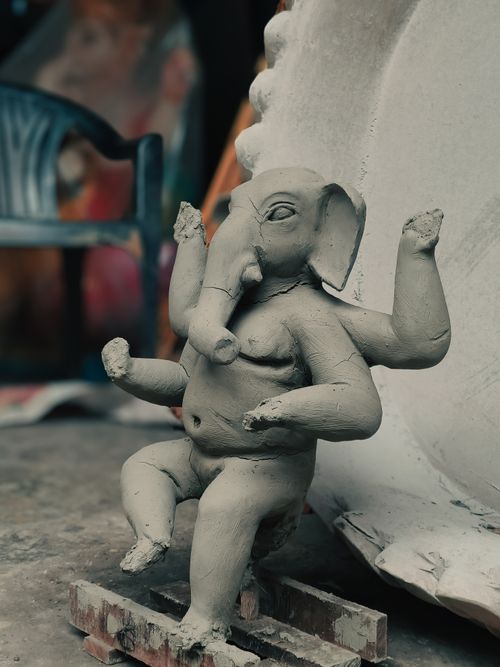 Free Intricately crafted clay statue of Lord Ganesha in a studio setting, representing craftsmanship. Stock Photo