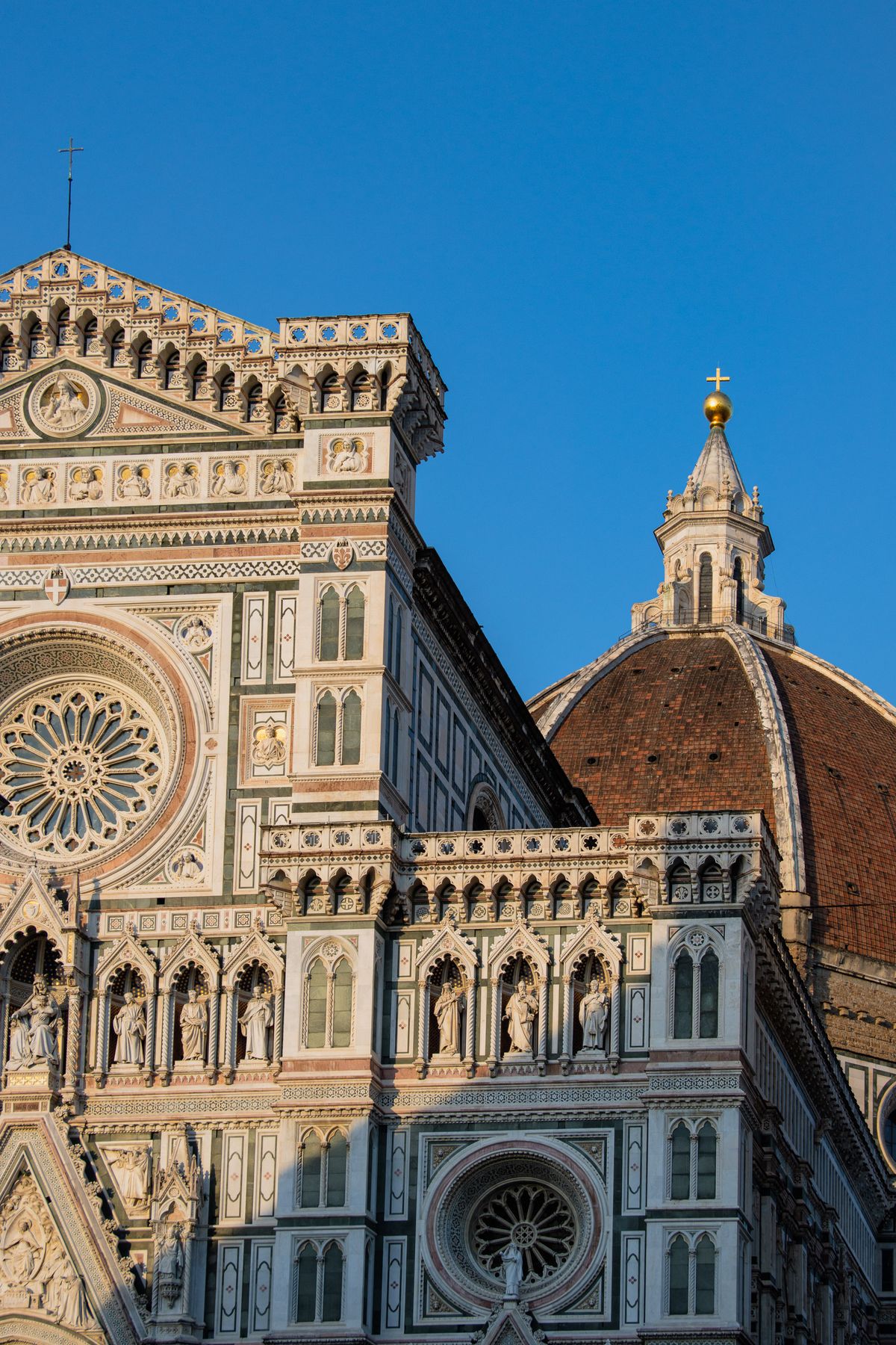 Florenz Dom und Piazza del Duomo bei Sonnenuntergang, Ziel einer Italien Sprachreise