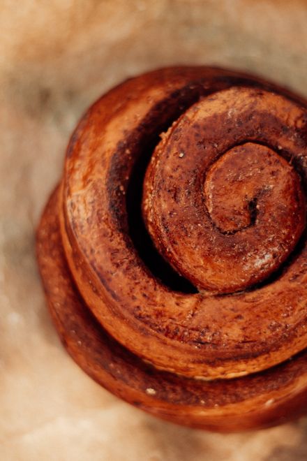 Close-up of a glazed cardamom roll — photo by Anhelina Vasylyk on Pexels