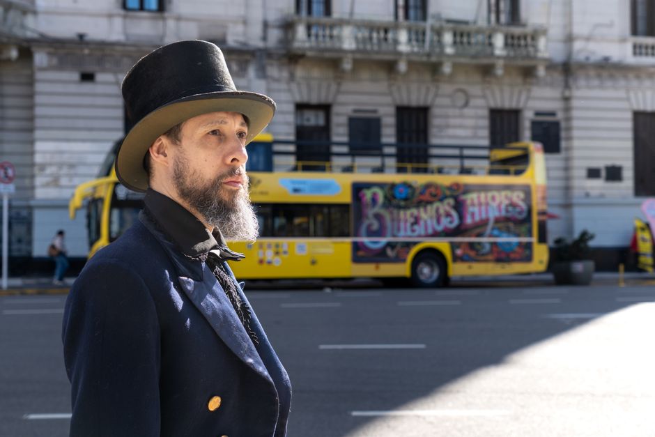 Comfortable semi-cama long-distance bus in Argentina for inter-city travel