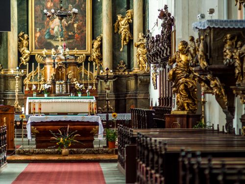 Free Exquisite baroque church interior featuring a grand altar adorned with gold sculptures and a vibrant painting. Stock Photo