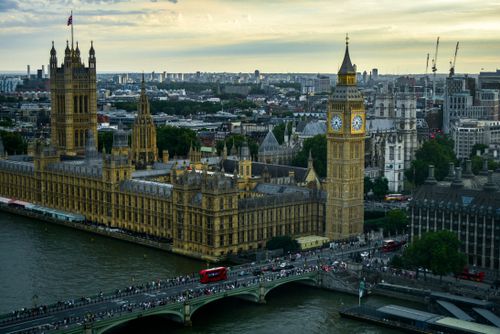 Free Captivating aerial view of Big Ben and the Houses of Parliament in London during a serene dusk. Stock Photo