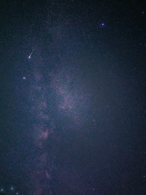 Free Starlit night sky with the Milky Way and a shooting star visible. Stock Photo